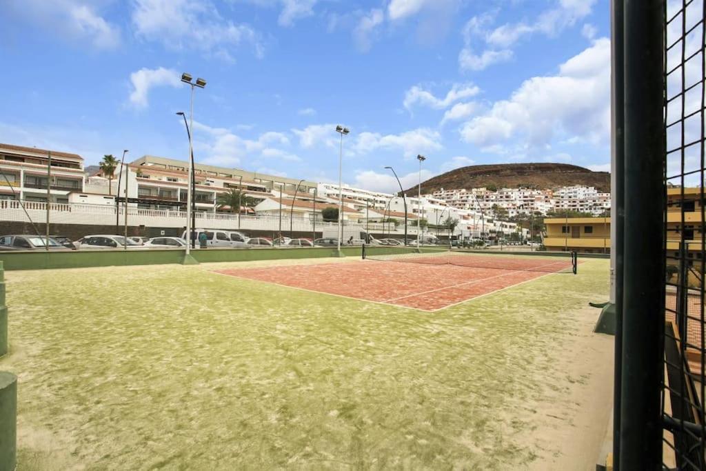 Studio In Torres Del Sol Griffin Near The Beach Arona  Exterior photo
